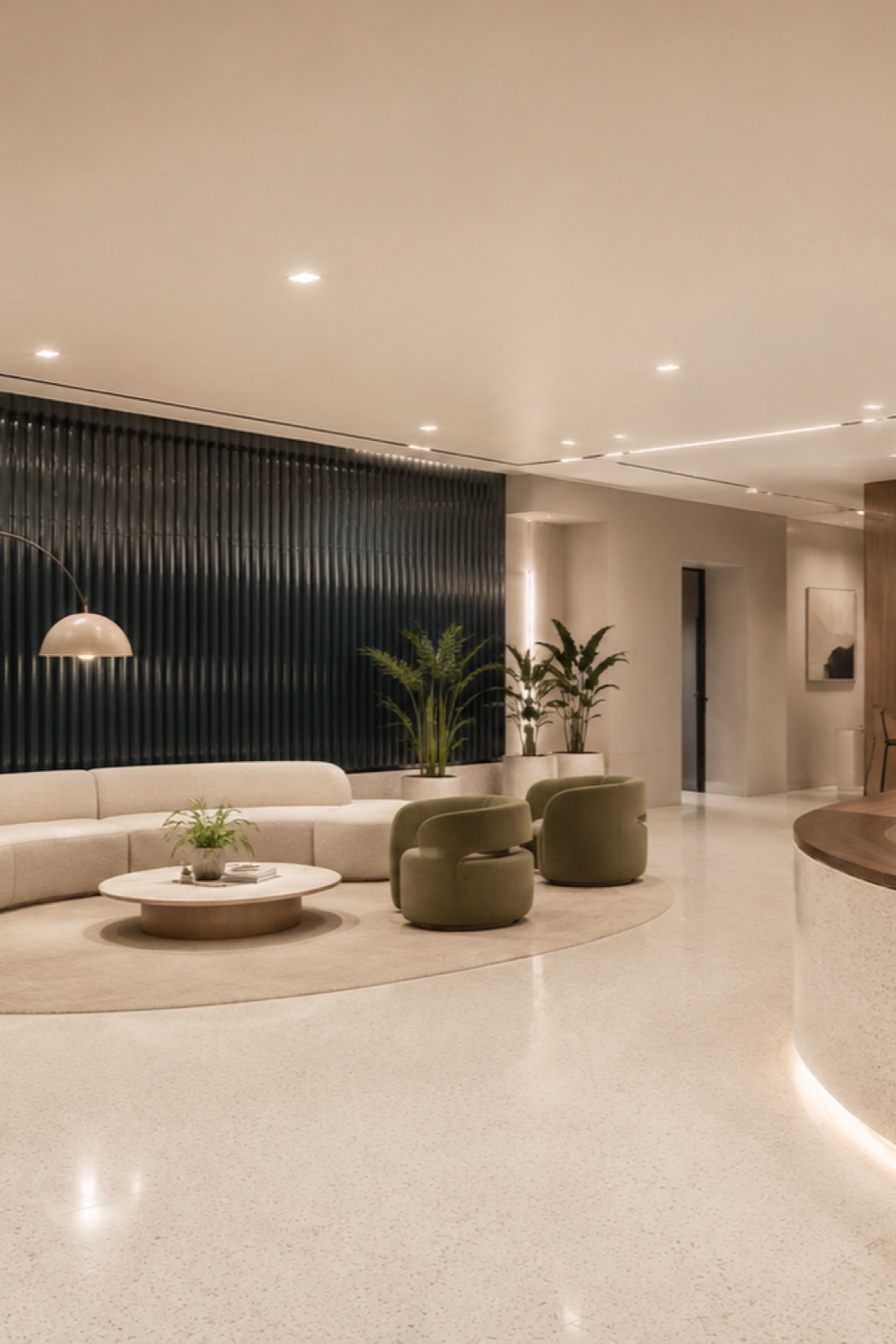 Bancone reception in pietra lavica in una hall commerciale